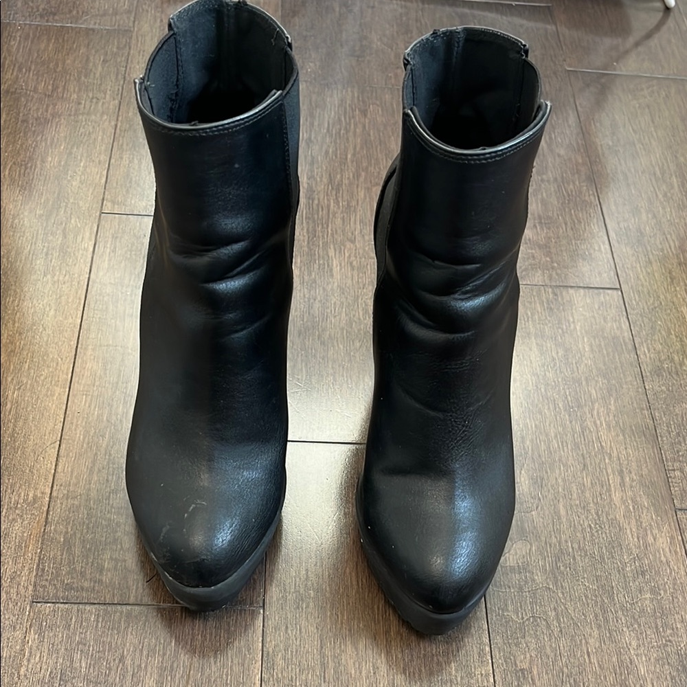H&M Black Heeled Boots Sleek Design